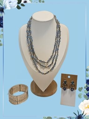 Necklace Set In Blue Glass Beads And Silver Tone